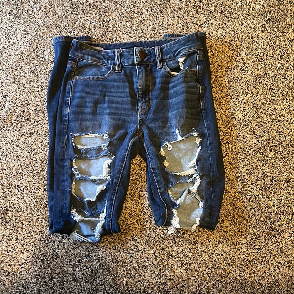 Skinny jeans, ripped,